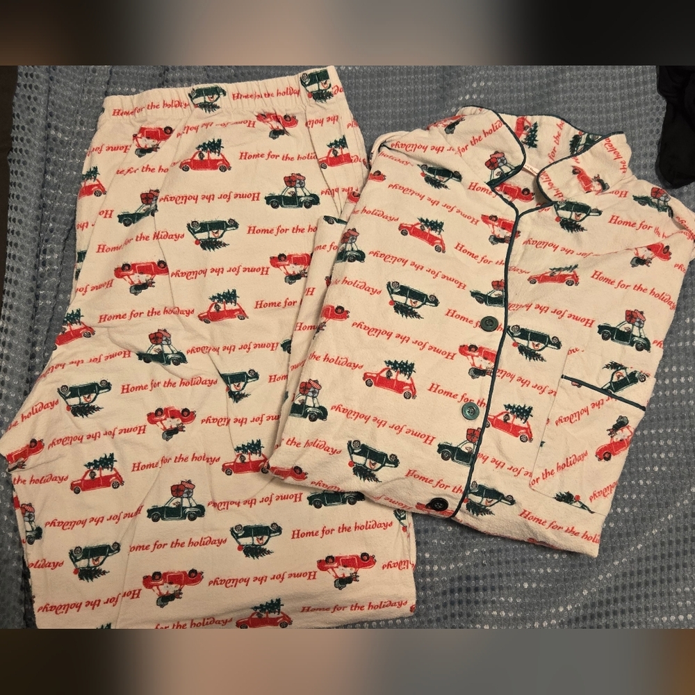 La Vie En Rose Pajama Set - Cream with Red and Green Cars